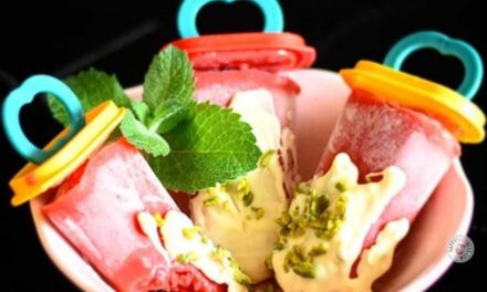Rezept Erdbeer-Minz-Eis mit Schoko-Nuss-Topping